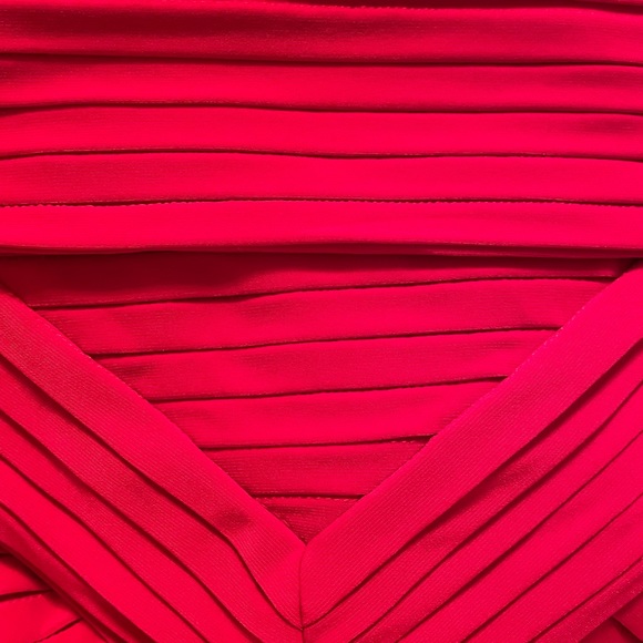 Adrianna Papell Womens Gown Red Size 4 
Pleated Off Shoulder Pintuck - Picture 2 of 10